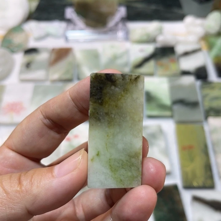 独山玉未镶嵌颈饰