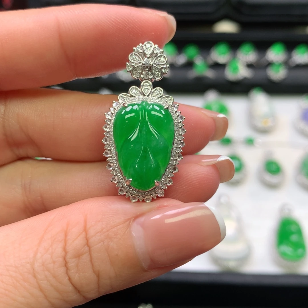 翡翠吊坠(不含链)18K金镶嵌