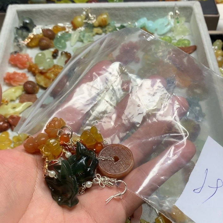 蛇纹石玉耳钉足银镀金镶嵌胜*