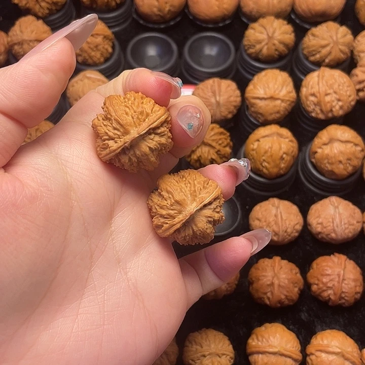 阎****吊坠文玩核桃。。。。。。。