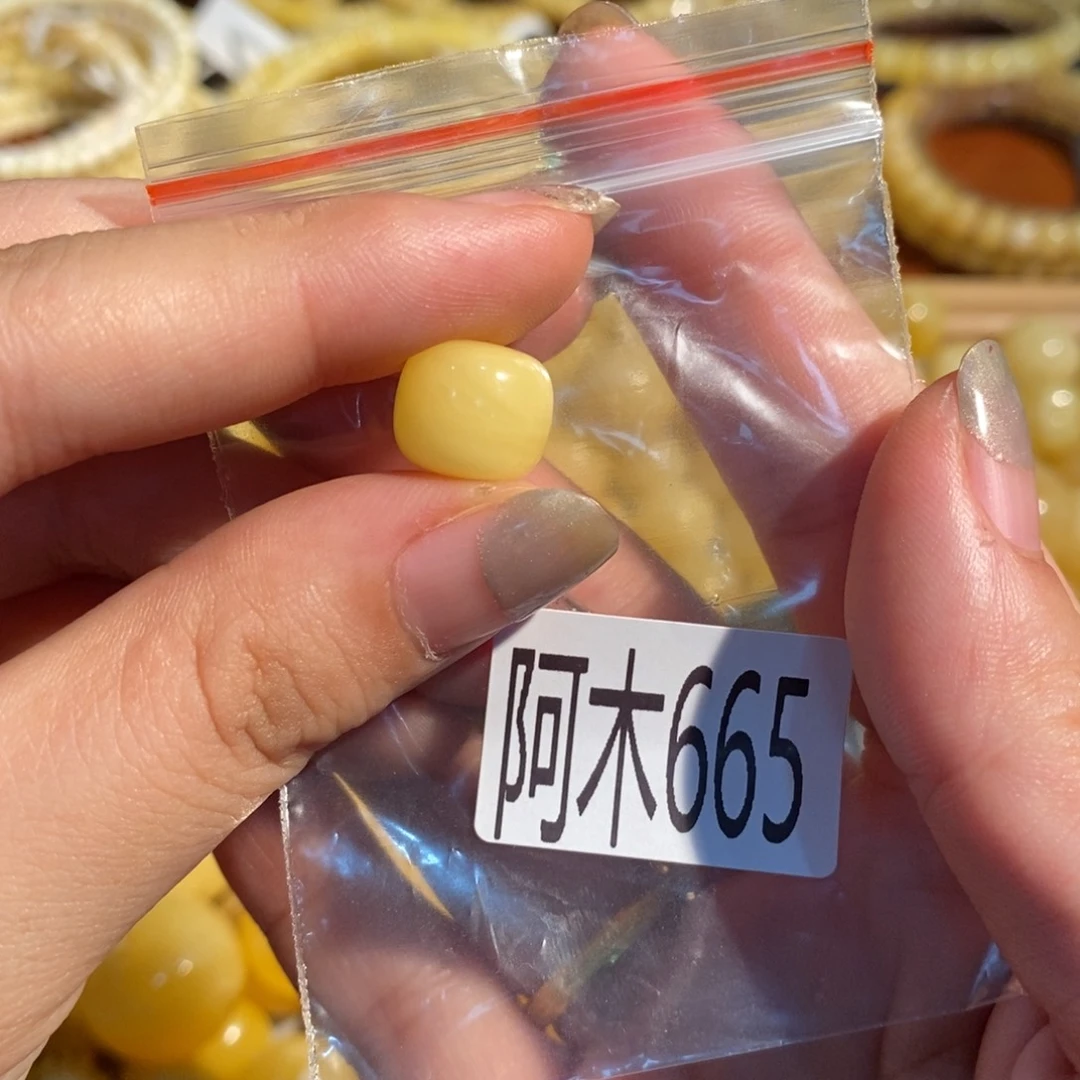 未镶嵌琥珀珠宝奇石665