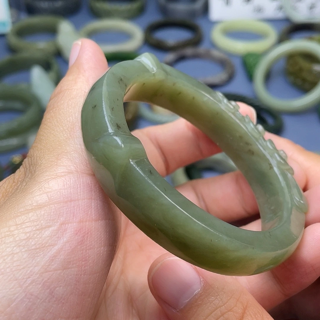 未镶嵌手镯和田玉60mm，有棉根线，包容多