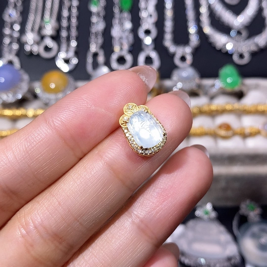 翡翠18K金镶嵌颈饰吊坠