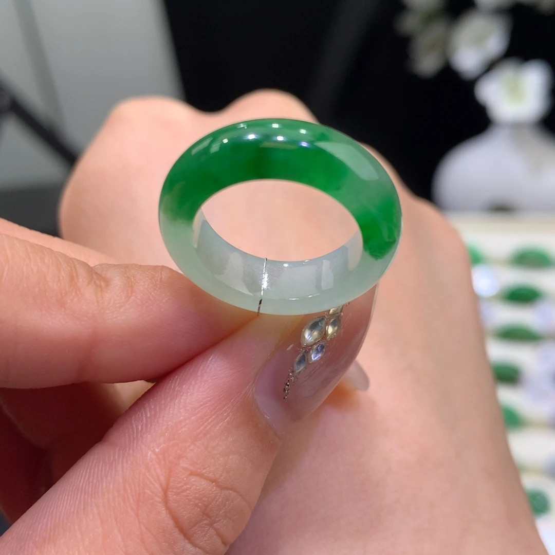 翡翠未镶嵌戒指翡翠
