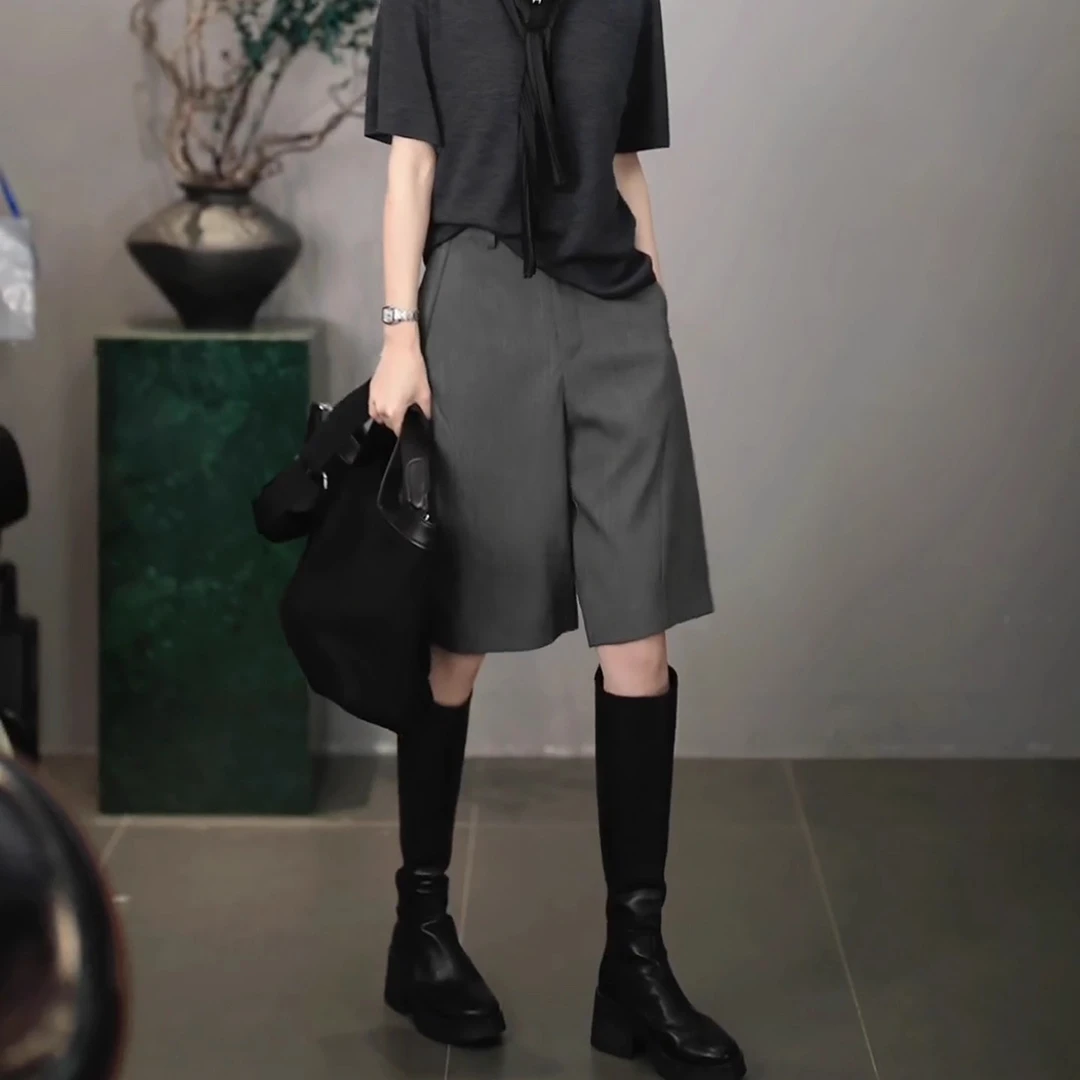 溶溶【干练酷感】RONGRONG 绵羊毛混纺干练通勤修腿显瘦短裤RR5737