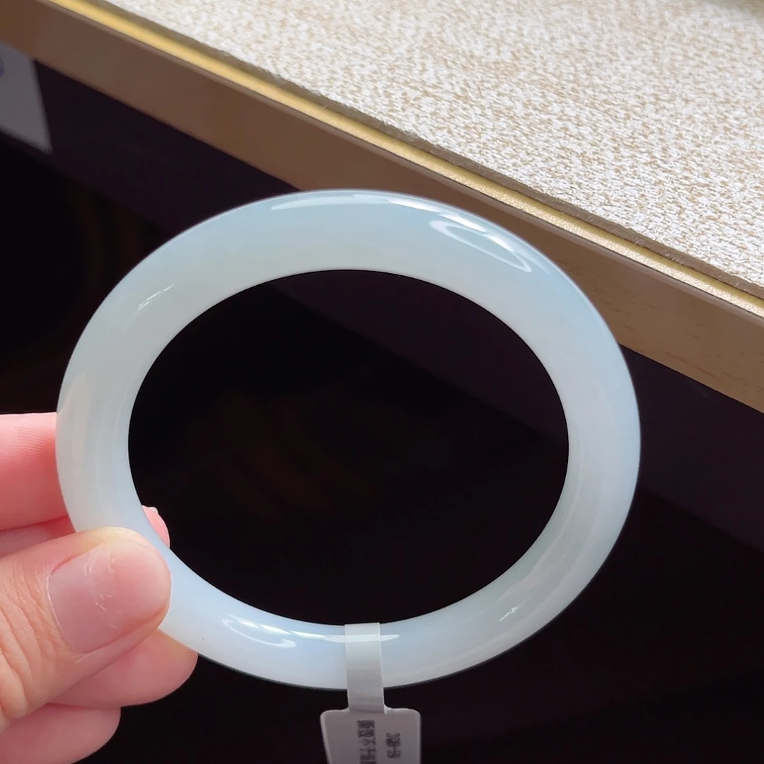 翡翠手镯未镶嵌手镯