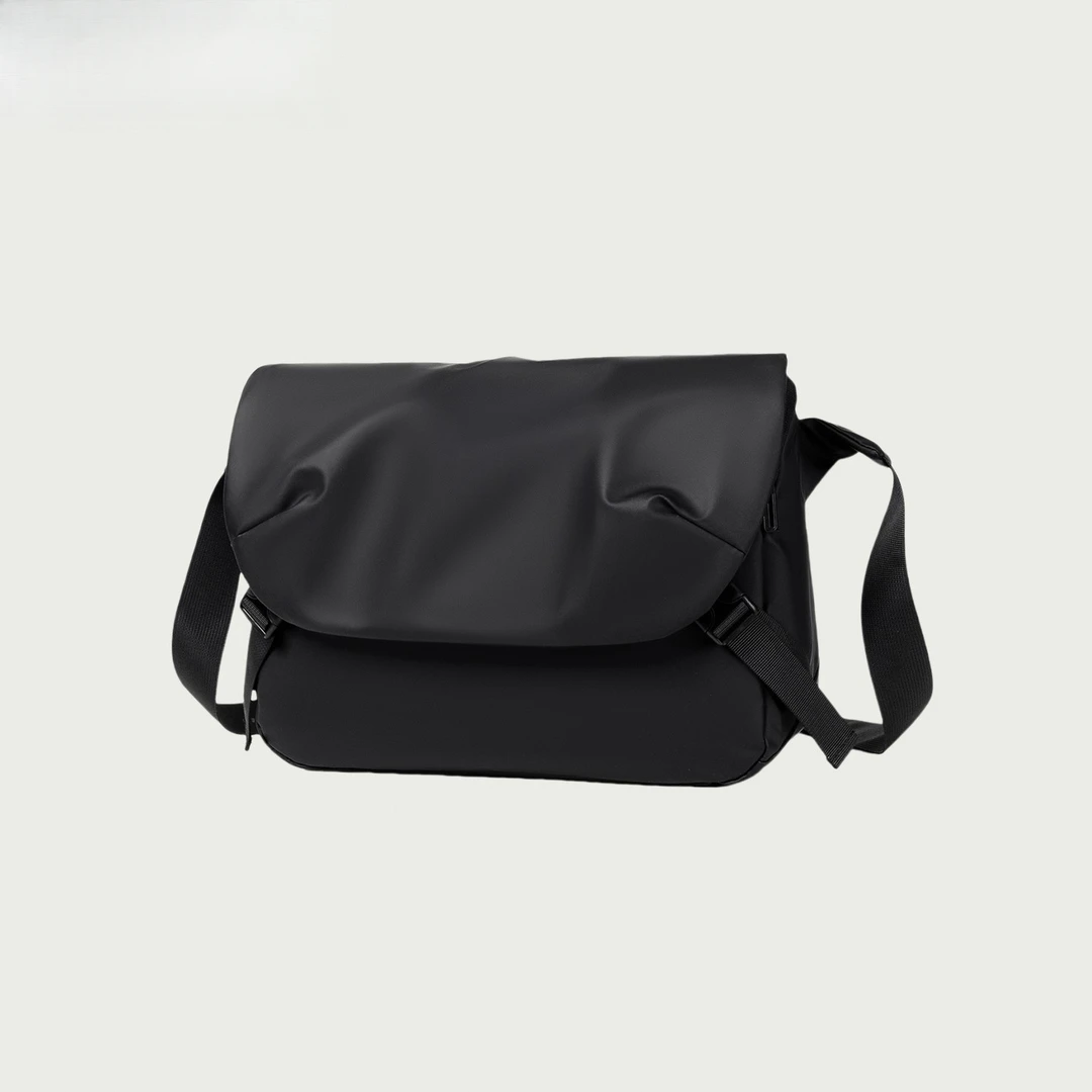 男士通勤风斜挎包户外运动休闲短途旅游轻便出行包多功能简约便携