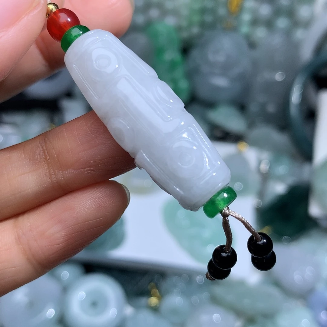 翡翠未镶嵌颈饰949。