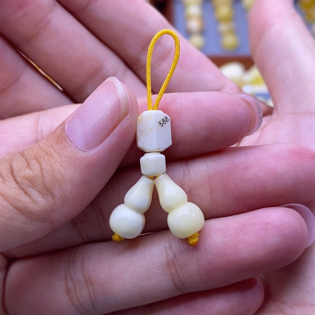 未镶嵌琥珀珠宝奇石