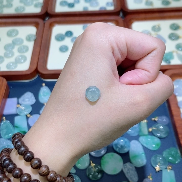 颈饰未镶嵌翡翠金蟾