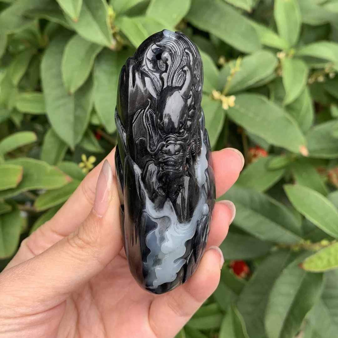 天然新疆和田玉青花料龙霸天下手把件