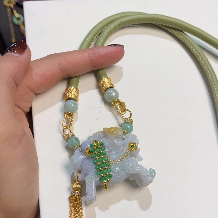 翡翠未镶嵌吊坠(赠链)麒麟