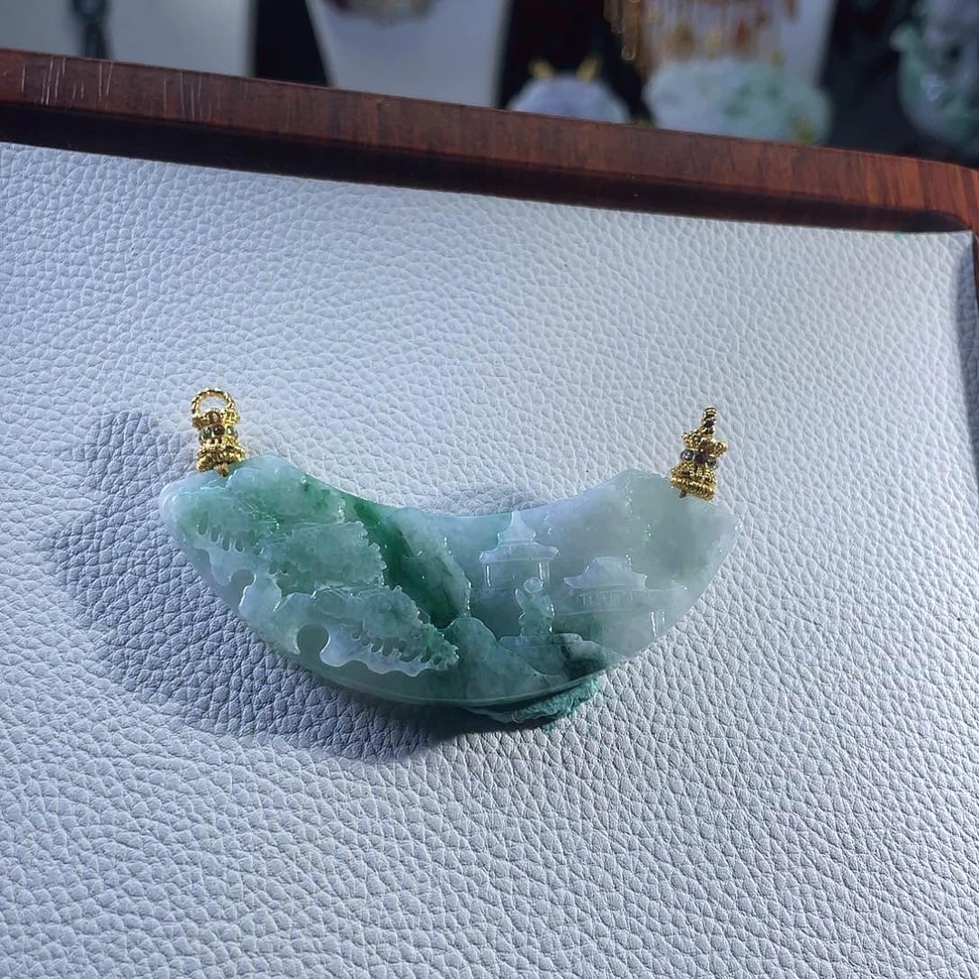 翡翠未镶嵌颈饰战犯