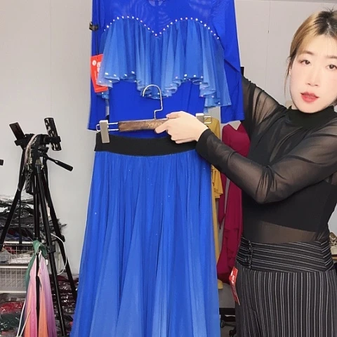 雪***8上衣L裙子S.