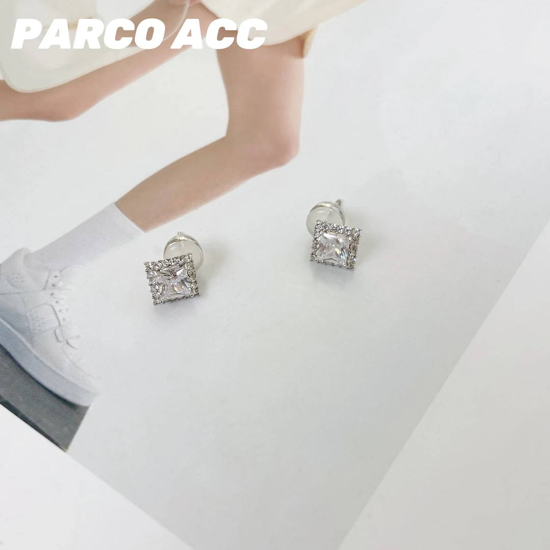 铜合金合成锆石耳饰 D406  菱格方糖耳钉