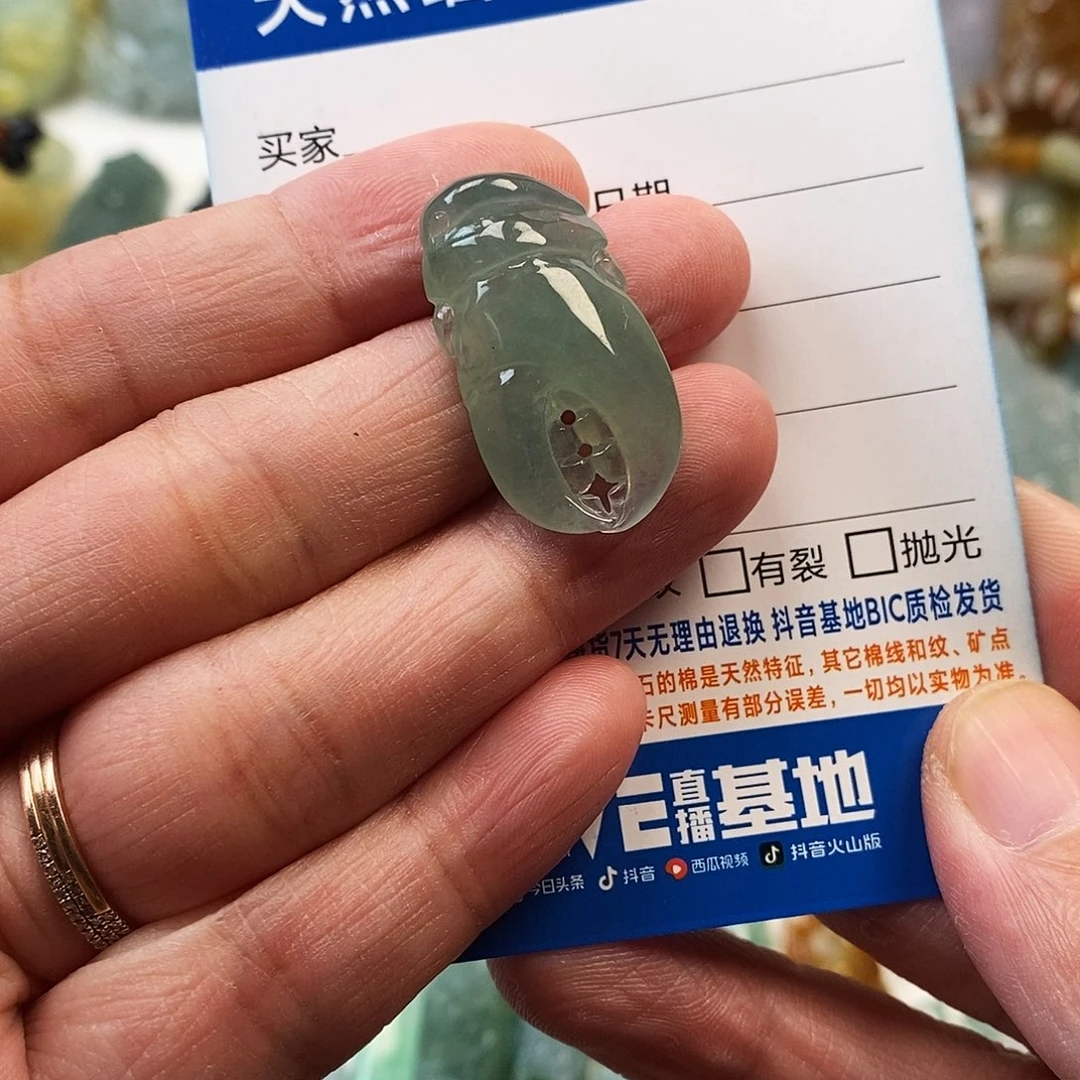 翡翠未镶嵌颈饰蟹钳