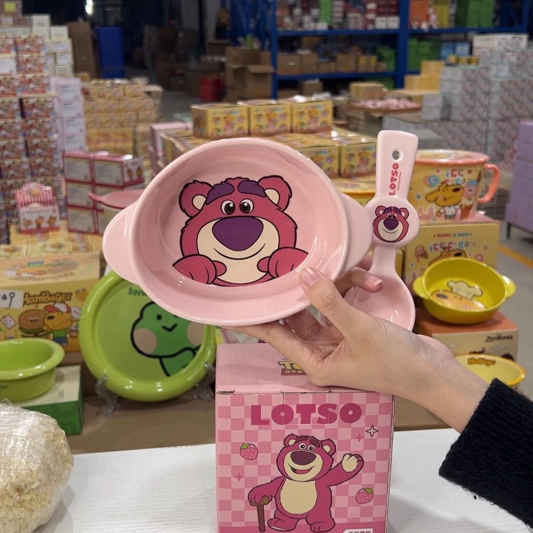 瓷草莓熊双耳碗家勺子
