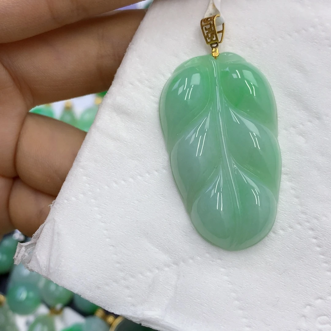 翡翠18K金镶嵌颈饰翡翠