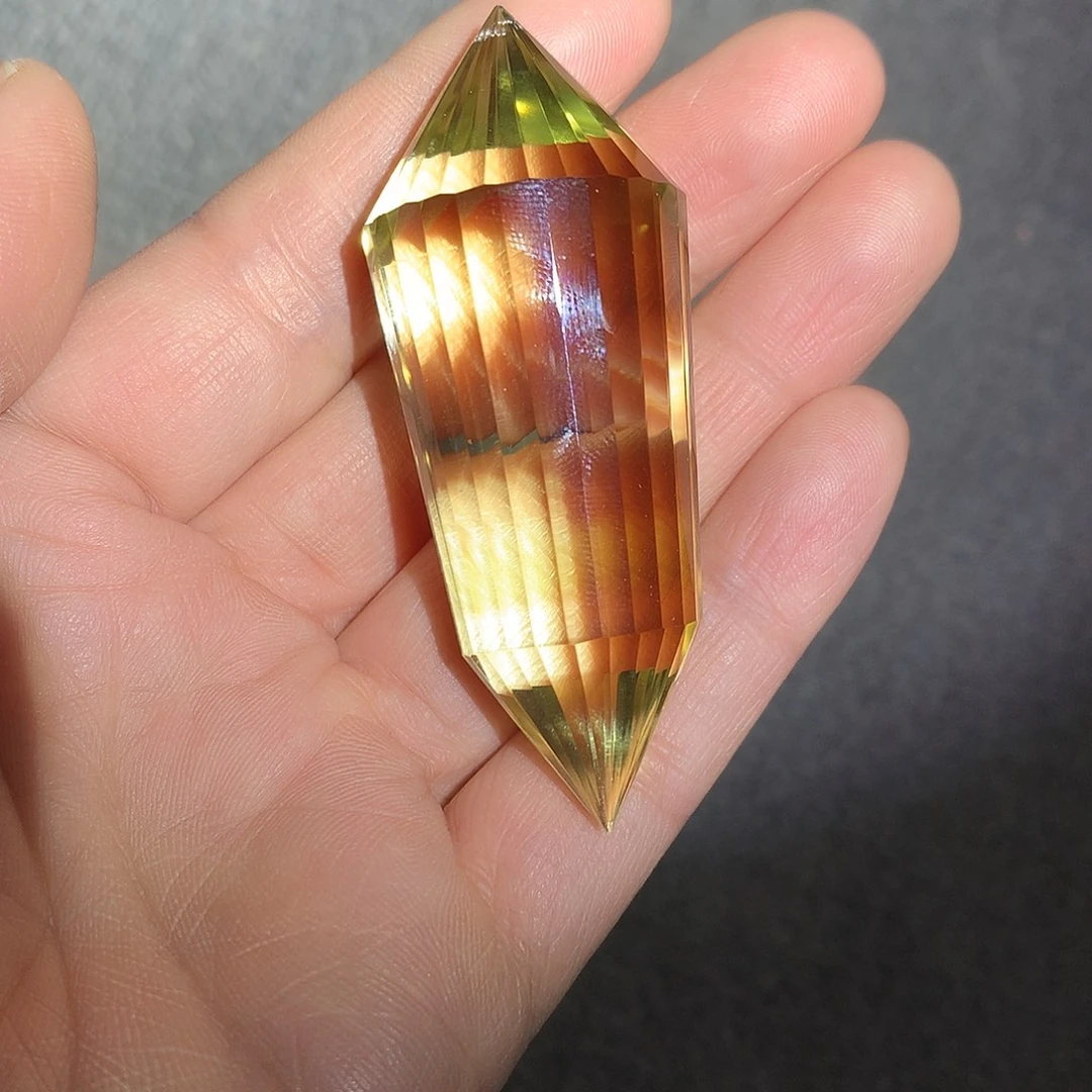 未镶嵌水晶珠宝半成品净透体沃格尔蓝针黄水晶摆件