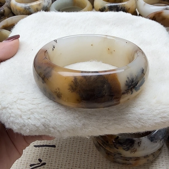 石英质玉未镶嵌手镯