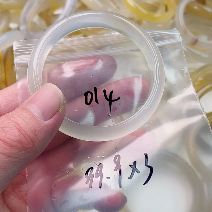 玛瑙/玉髓手镯未镶嵌T**.014