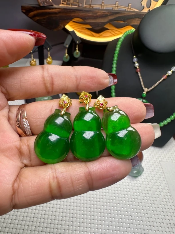 满绿冰绿葫芦吊坠精致冰阳绿高冰素款 A326