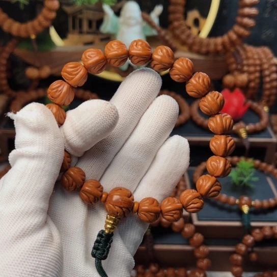 吊坠桃核13顶货光头强手持