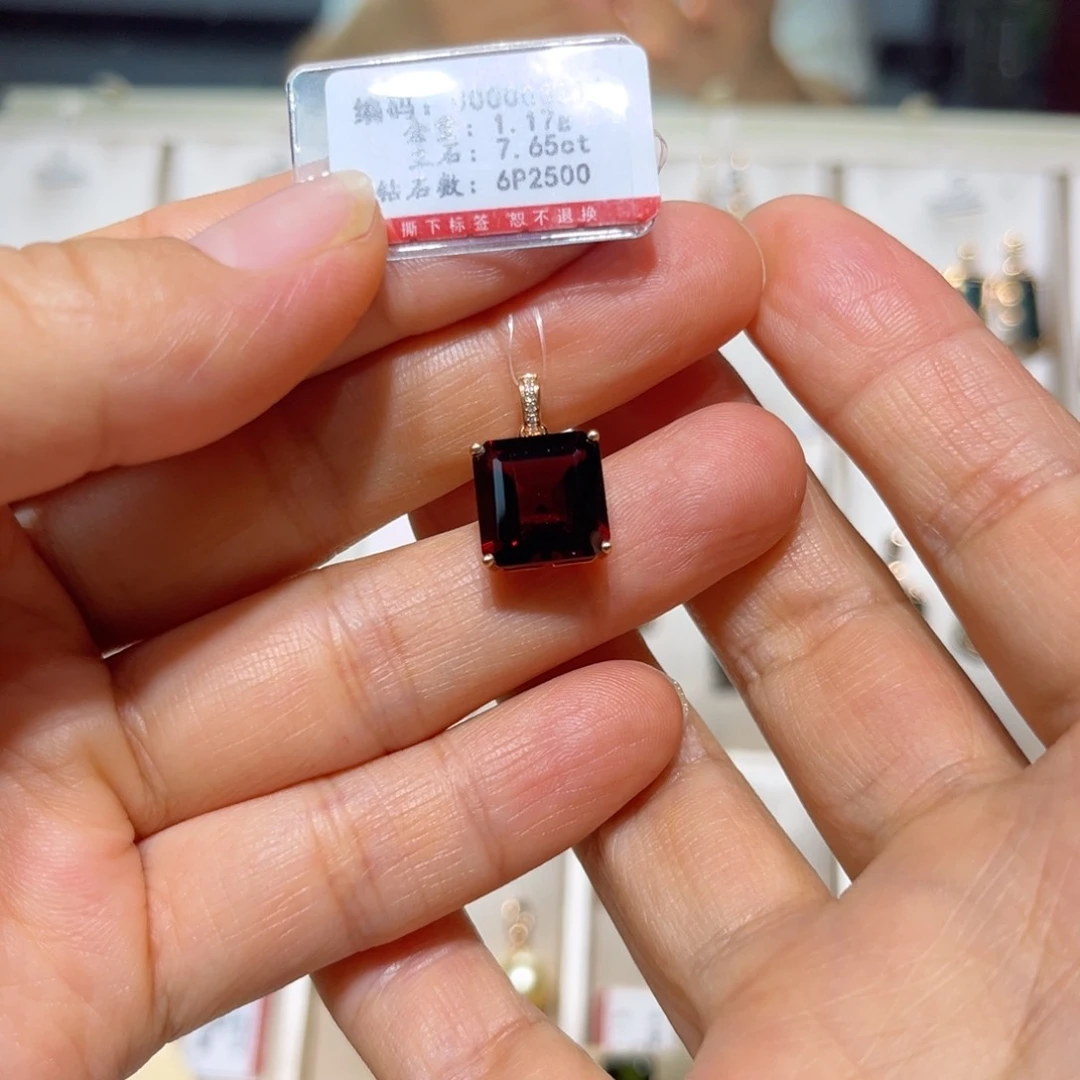 越***好18K金镶嵌颈饰石榴石