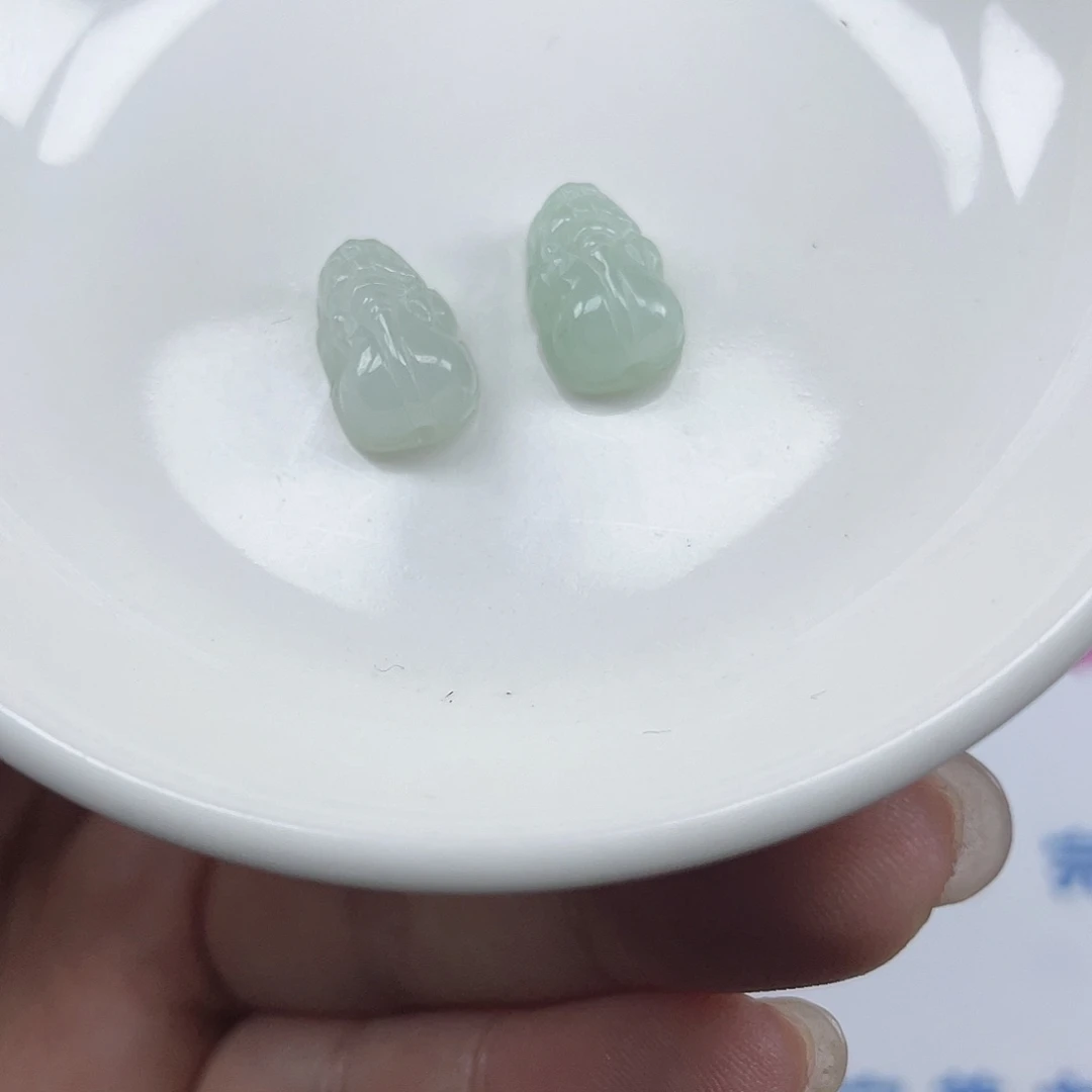 翡翠散珠翡翠通孔貔貅