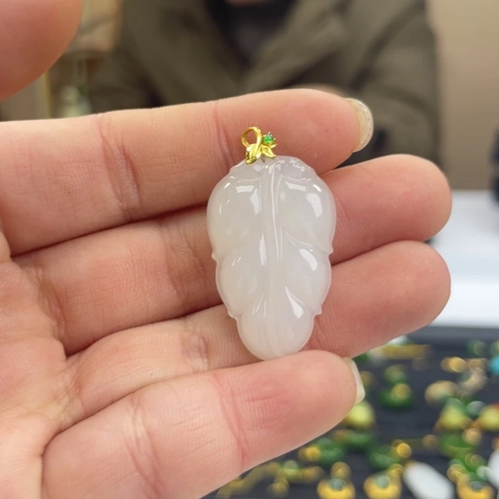 和田玉18K金镶嵌颈饰