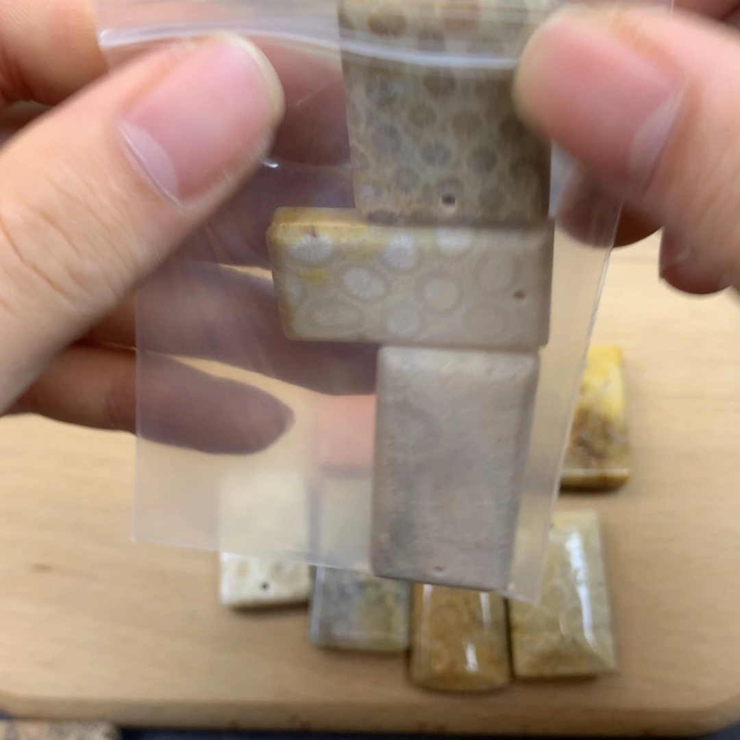 人***王硅化珊瑚（珊瑚玉）未镶嵌五