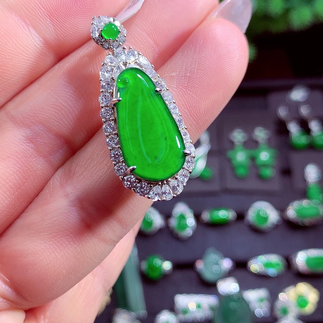 颈饰未镶嵌翡翠天然