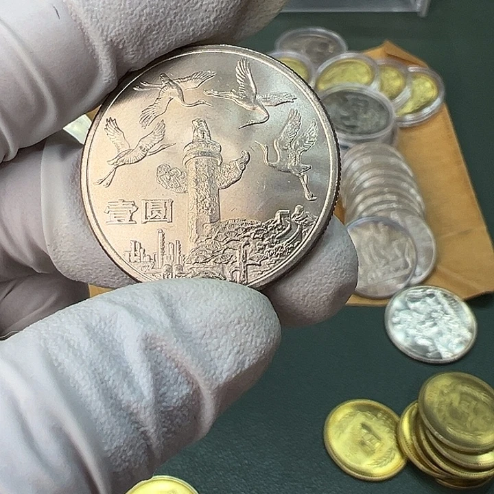 其他普通金属华表一枚扣盒