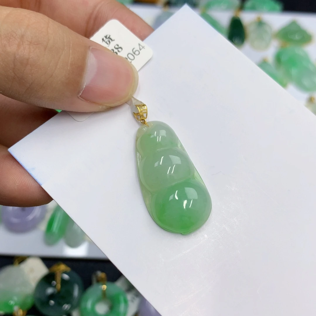 翡翠18K金镶嵌颈饰翡翠