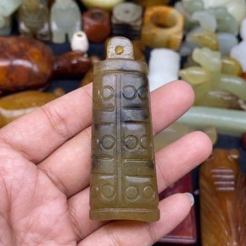 蛇纹石玉未镶嵌颈饰100