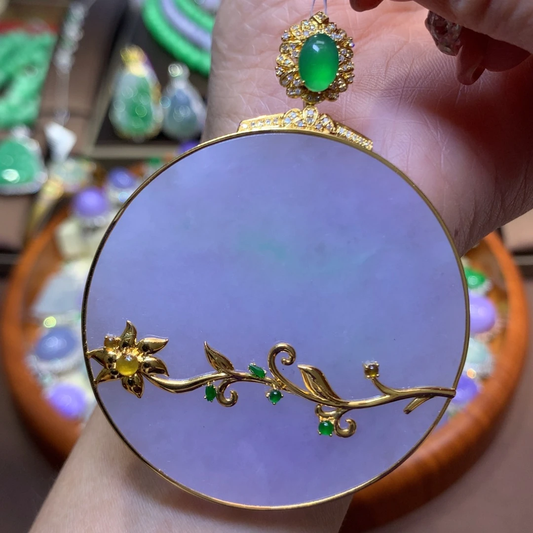 翡翠18K金镶嵌颈饰