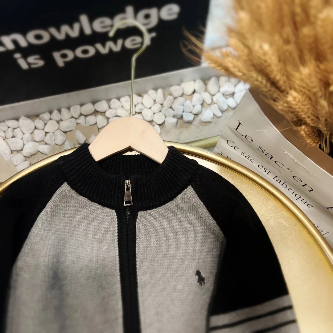 春秋拼色拉链毛衣外套童装