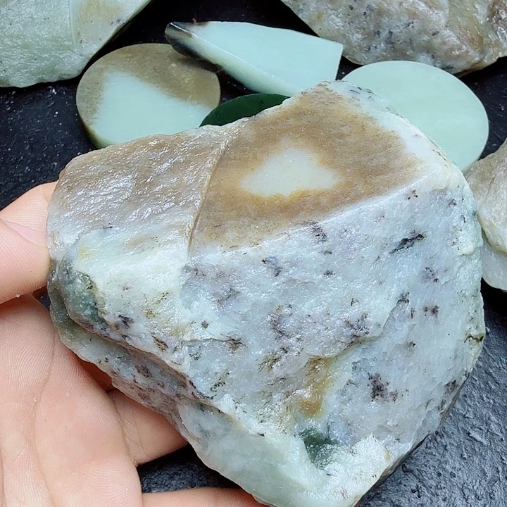 和田玉（糖玉）未镶嵌珠宝奇石
