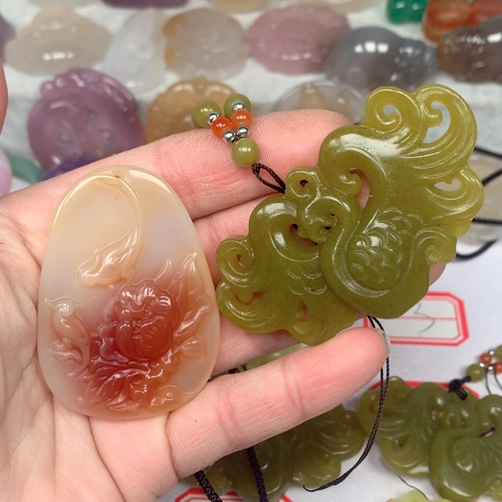 玛瑙/玉髓颈饰未镶嵌小**鱼