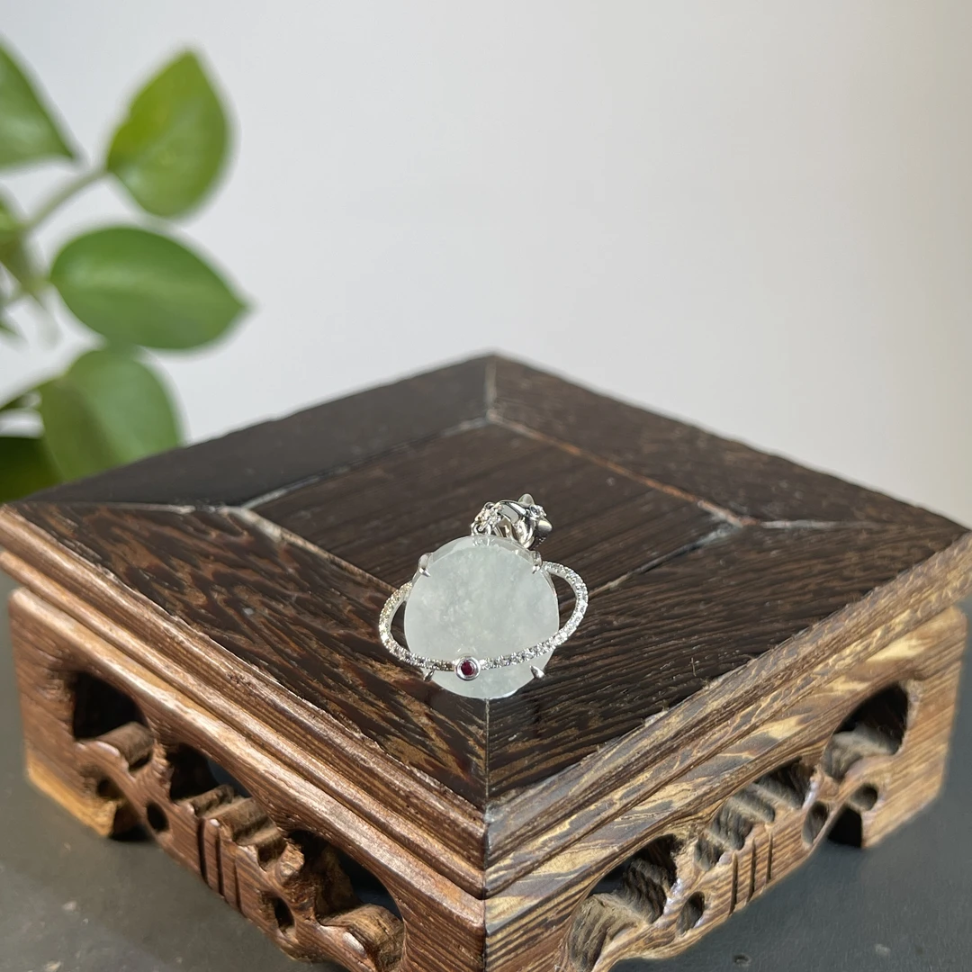 JCW10-133  天然缅甸A货翡翠  18K含钻镶嵌无事牌