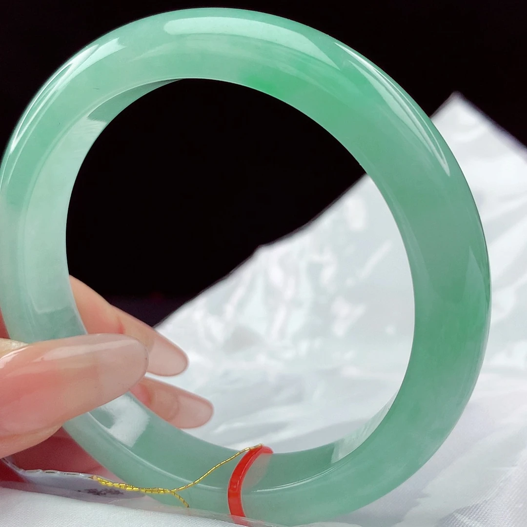 B***艳翡翠手镯未镶嵌57圈619