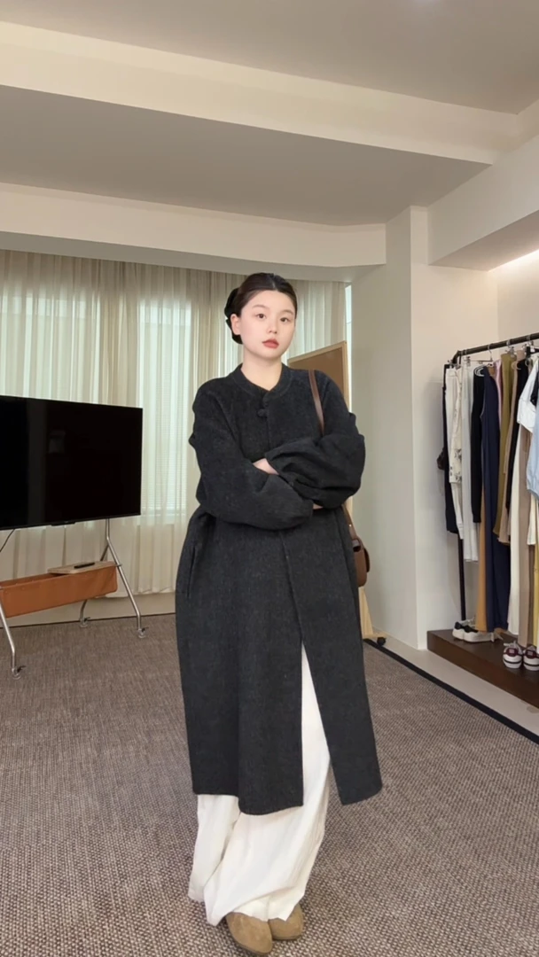 2025新中式简约宽松温柔风立领扣子时尚百搭长款秋冬25013妮妮