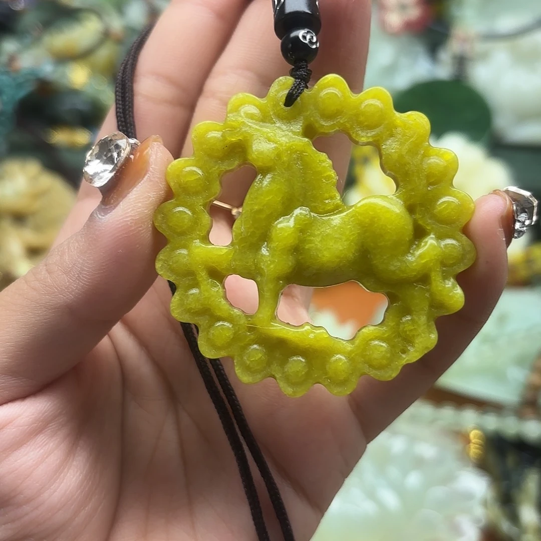 蛇纹石玉未镶嵌颈饰