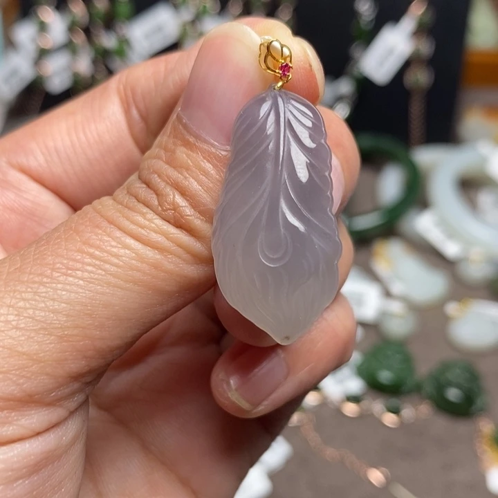 和田玉18K金镶嵌颈饰