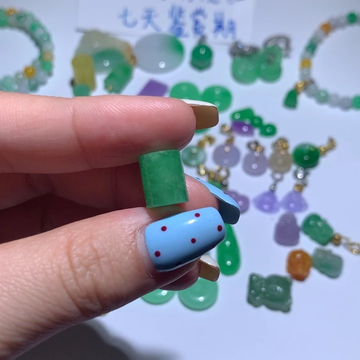 安***：翡翠未镶嵌颈饰无镶嵌