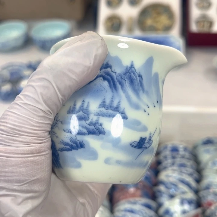 瓷片白青花山水公道杯我品