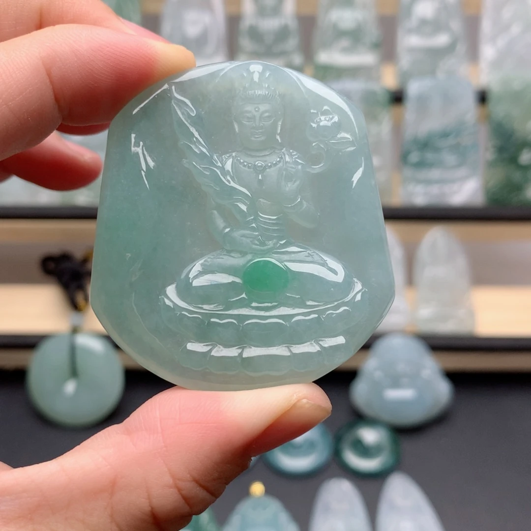 翡翠未镶嵌颈饰虚空