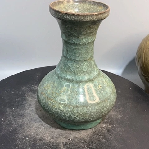 摆件官窑盘口瓶造型美观