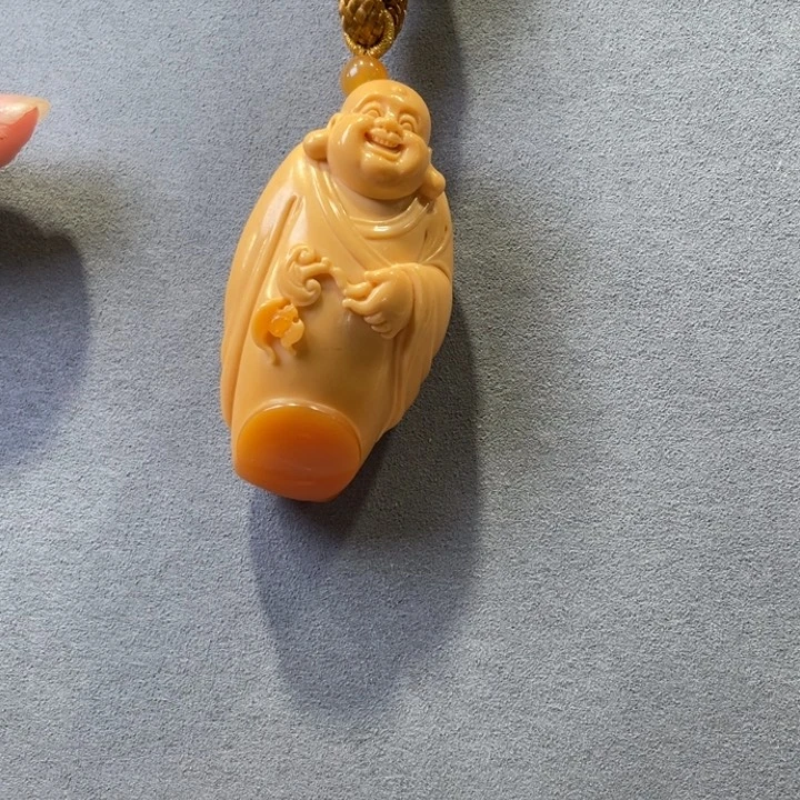 石英质玉（黄龙玉）未镶嵌颈饰