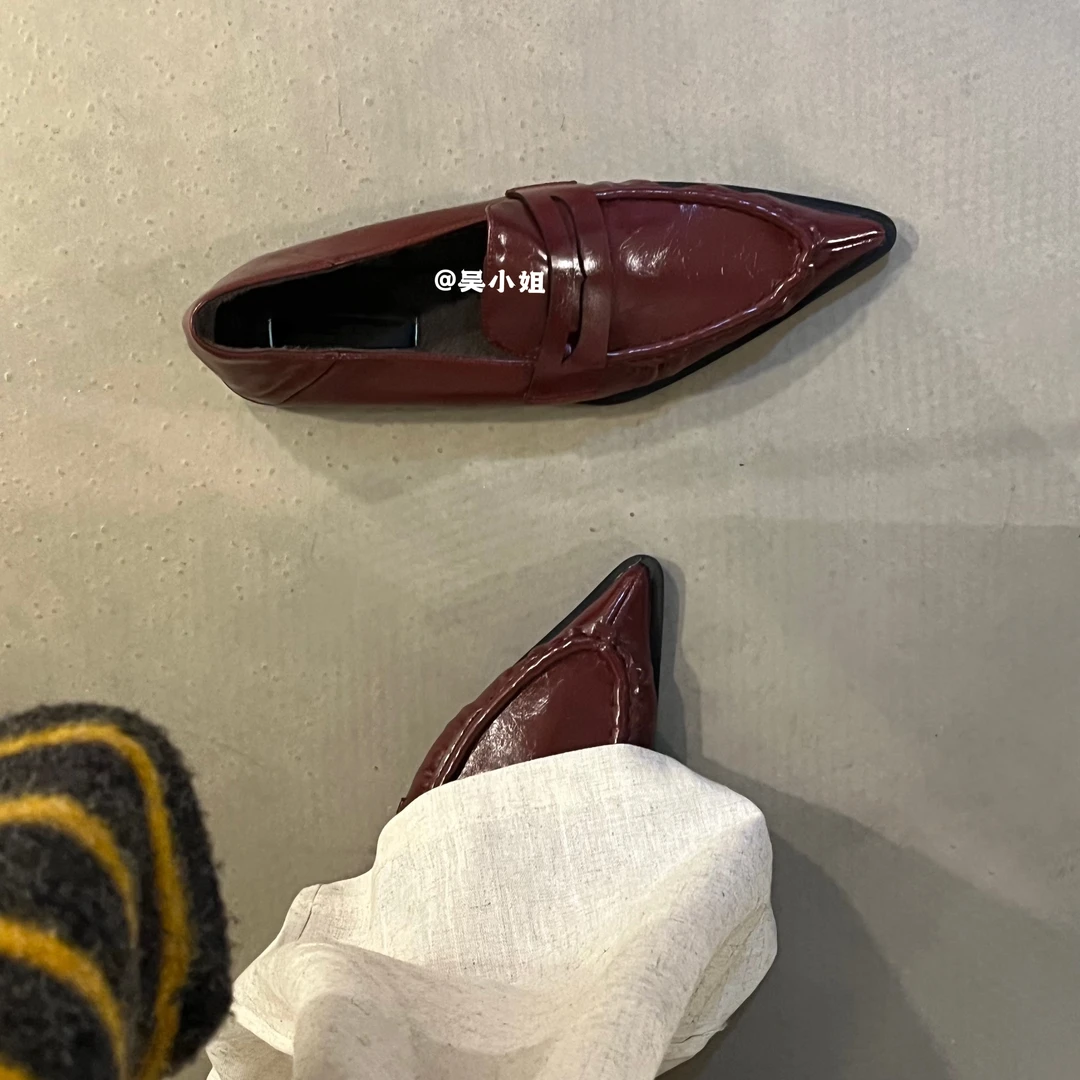 2024冬季新款加绒软皮平跟单鞋气质休闲时尚百搭尖头乐福鞋可踩穿